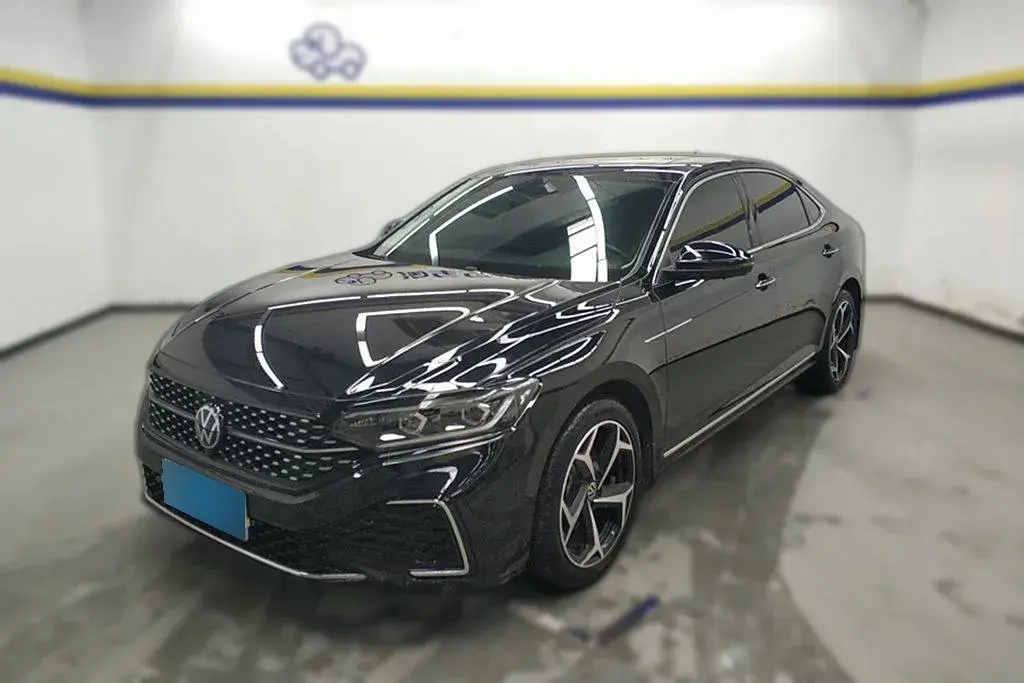 2023 Volkswagen Passat 2.0T 186HP L4 7DCT