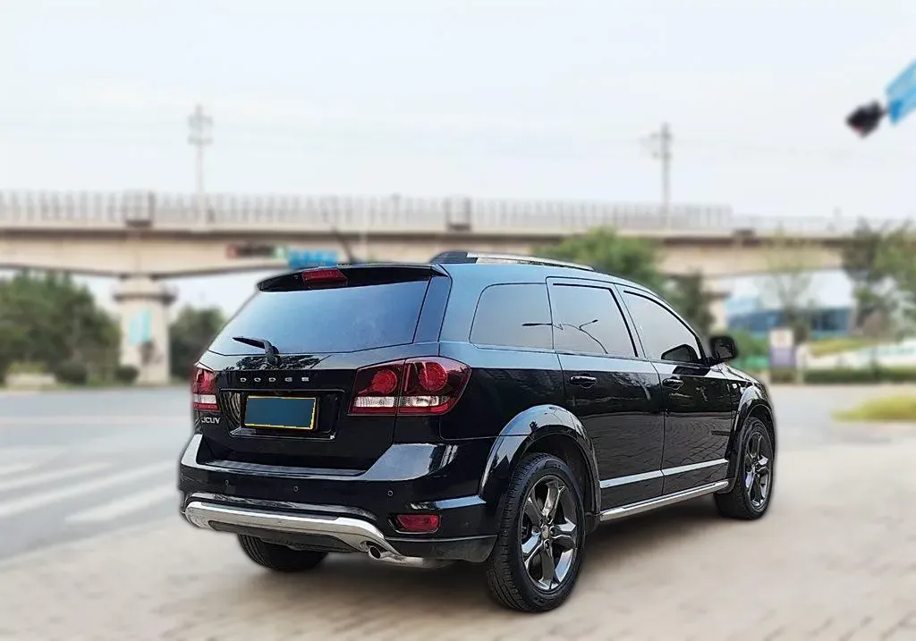 2014 Dodge JCUV 2.4L 170HP L4 6AT,autocango,china used car exporter,china ev exporter,chinese used car exporter,chinese used ev exporter