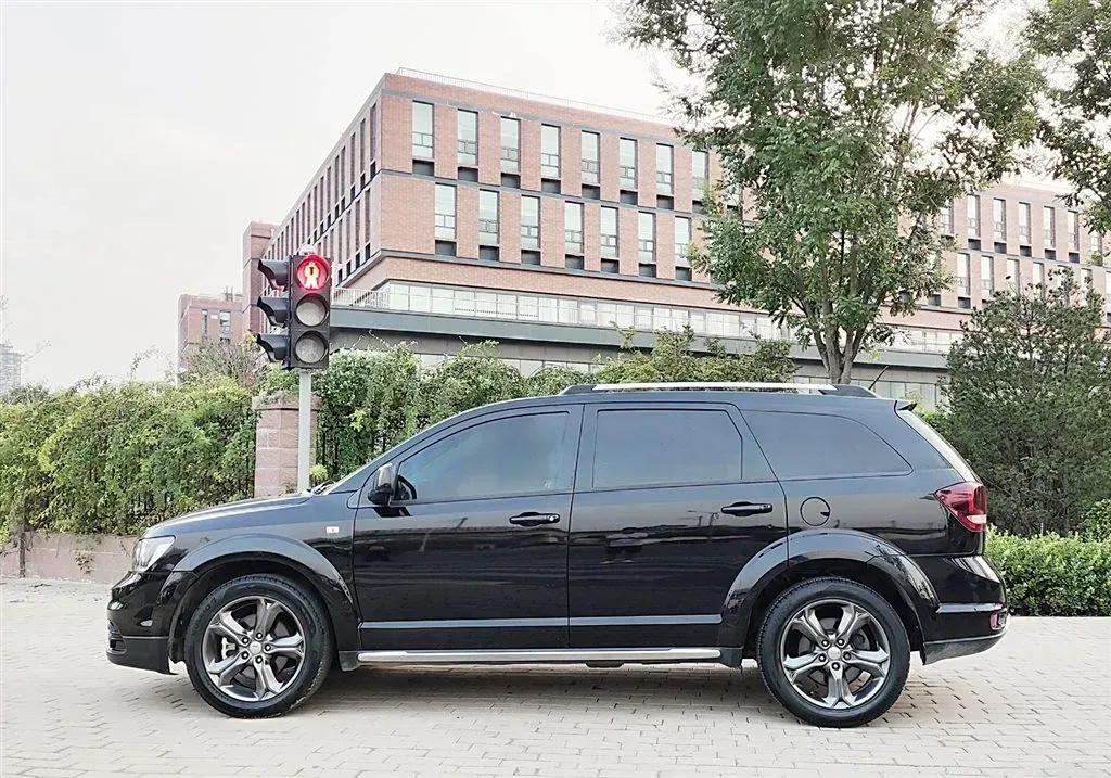 2014 Dodge JCUV 2.4L 170HP L4 6AT,autocango,china used car exporter,china ev exporter,chinese used car exporter,chinese used ev exporter