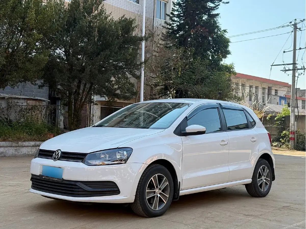 2016 Volkswagen Polo 1.4L 90HP L4 6AT