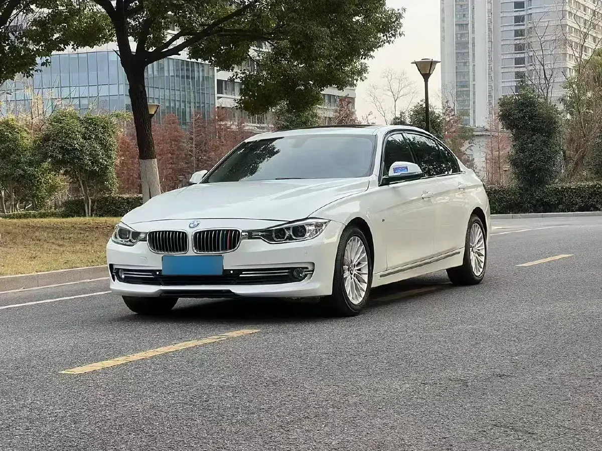 2013 BMW 3 Series 2.0T 245HP L4 8AT