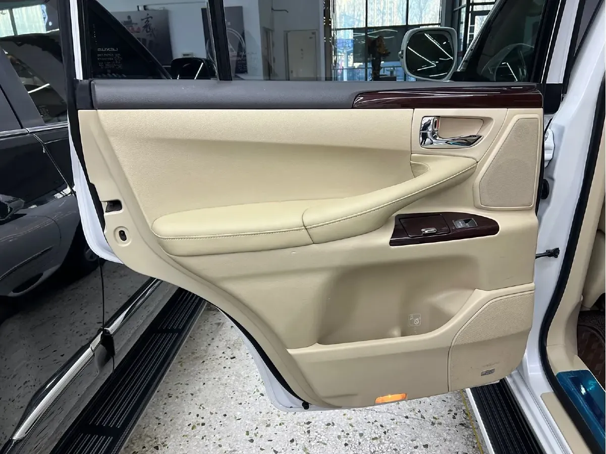 2012 Lexus LX 5.7L 367HP V8 6AT,autocango,china used car exporter,china ev exporter,chinese used car exporter,chinese used ev exporter