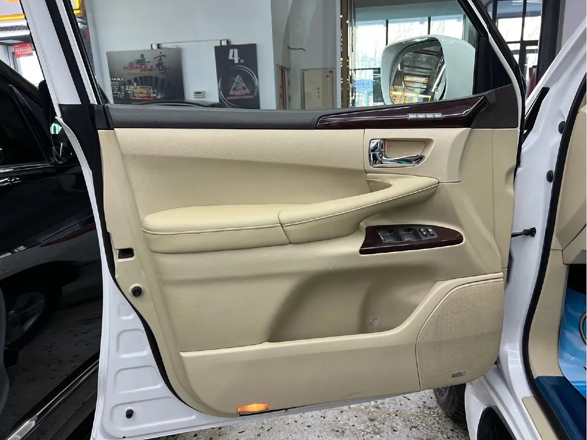 2012 Lexus LX 5.7L 367HP V8 6AT,autocango,china used car exporter,china ev exporter,chinese used car exporter,chinese used ev exporter