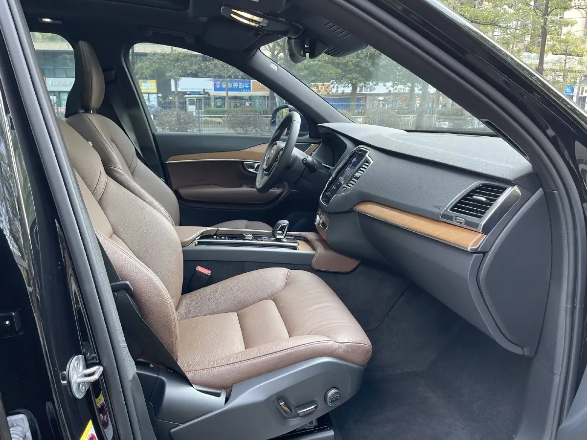 2024 Volvo XC90 2.0T 250HP L4 8AT,autocango,china used car exporter,china ev exporter,chinese used car exporter,chinese used ev exporter