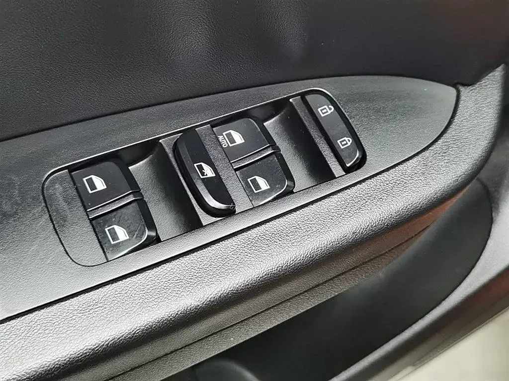 2016 Brilliance Auto V3 1.5L 112HP L4 5AT,autocango,china used car exporter,china ev exporter,chinese used car exporter,chinese used ev exporter