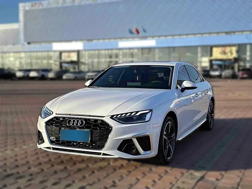 2022 Audi A4L 2.0T 190HP L4 7DCT
