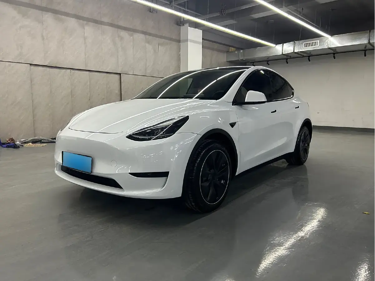 2024 Tesla Model Y BEV 60KWH