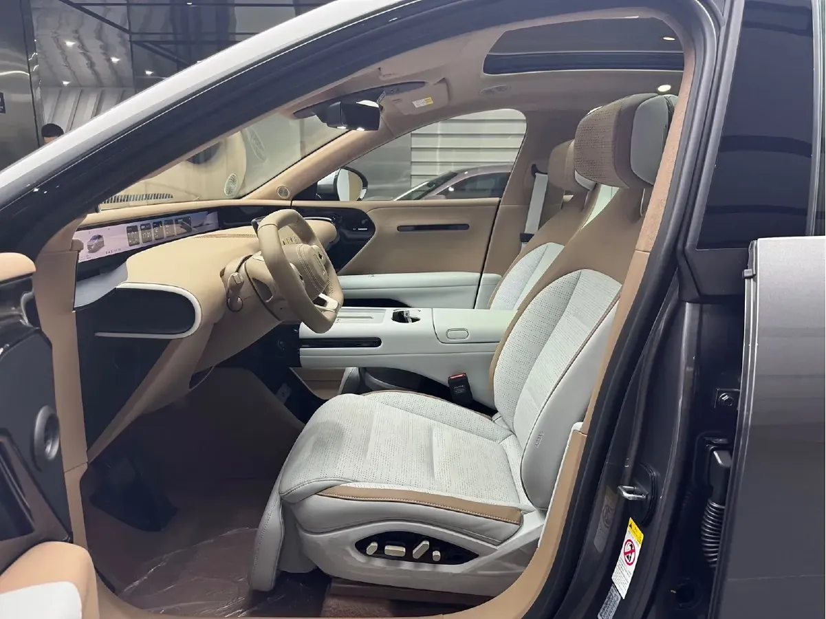 2024 Avatr 07 1.5T 156HP L4 REEV 39.05KWH,autocango,china used car exporter,china ev exporter,chinese used car exporter,chinese used ev exporter