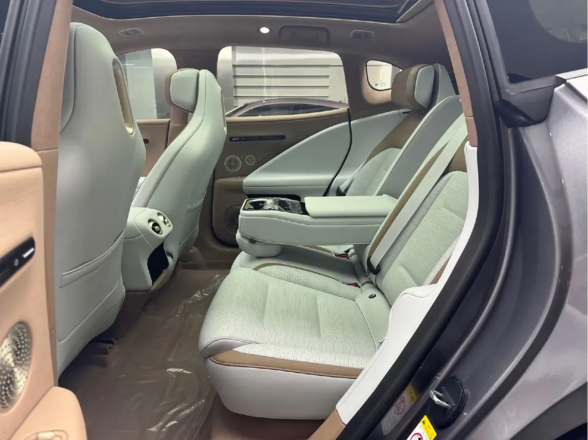 2024 Avatr 07 1.5T 156HP L4 REEV 39.05KWH,autocango,china used car exporter,china ev exporter,chinese used car exporter,chinese used ev exporter