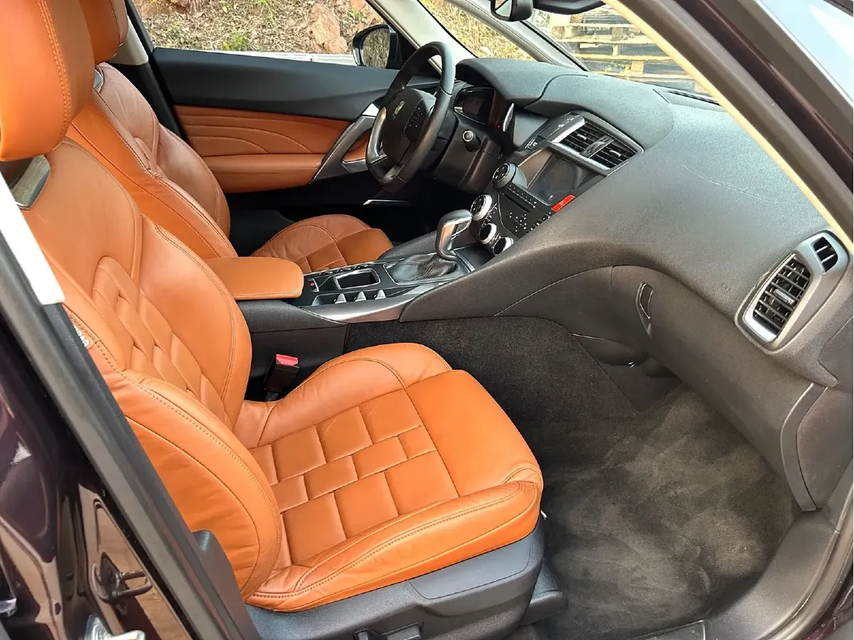 2014 DS 5 1.6T 163HP L4 6AT,autocango,china used car exporter,china ev exporter,chinese used car exporter,chinese used ev exporter