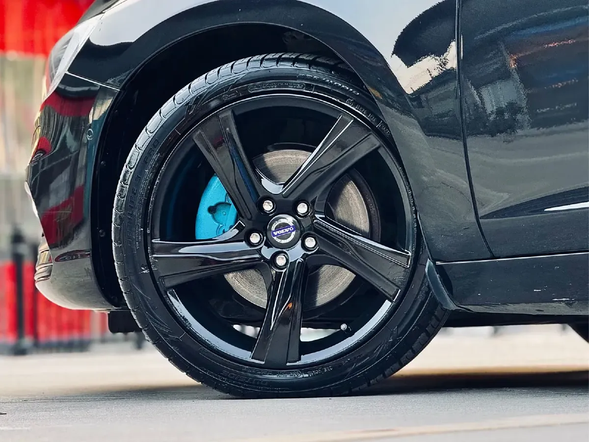 2014 Volvo V60 2.0T 245HP L4 8AT,autocango,china used car exporter,china ev exporter,chinese used car exporter,chinese used ev exporter