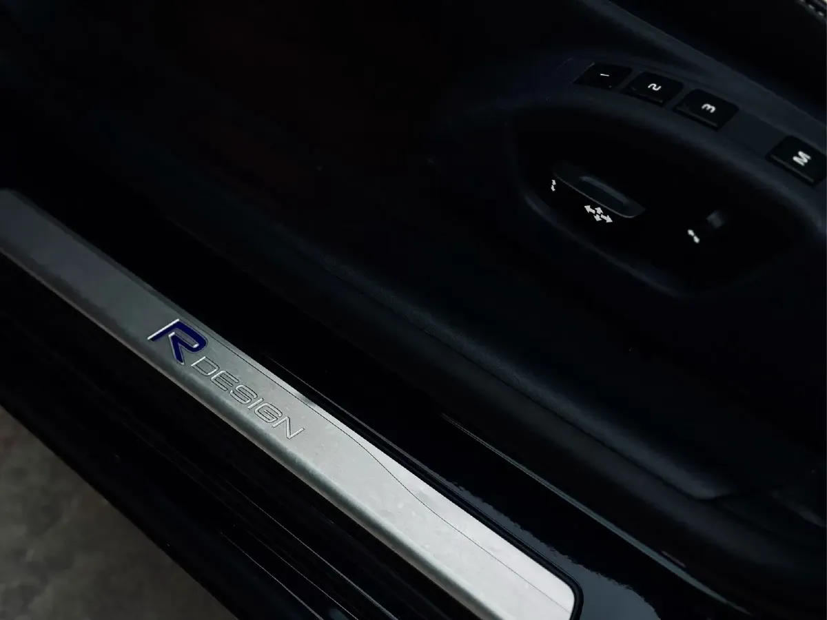 2014 Volvo V60 2.0T 245HP L4 8AT,autocango,china used car exporter,china ev exporter,chinese used car exporter,chinese used ev exporter