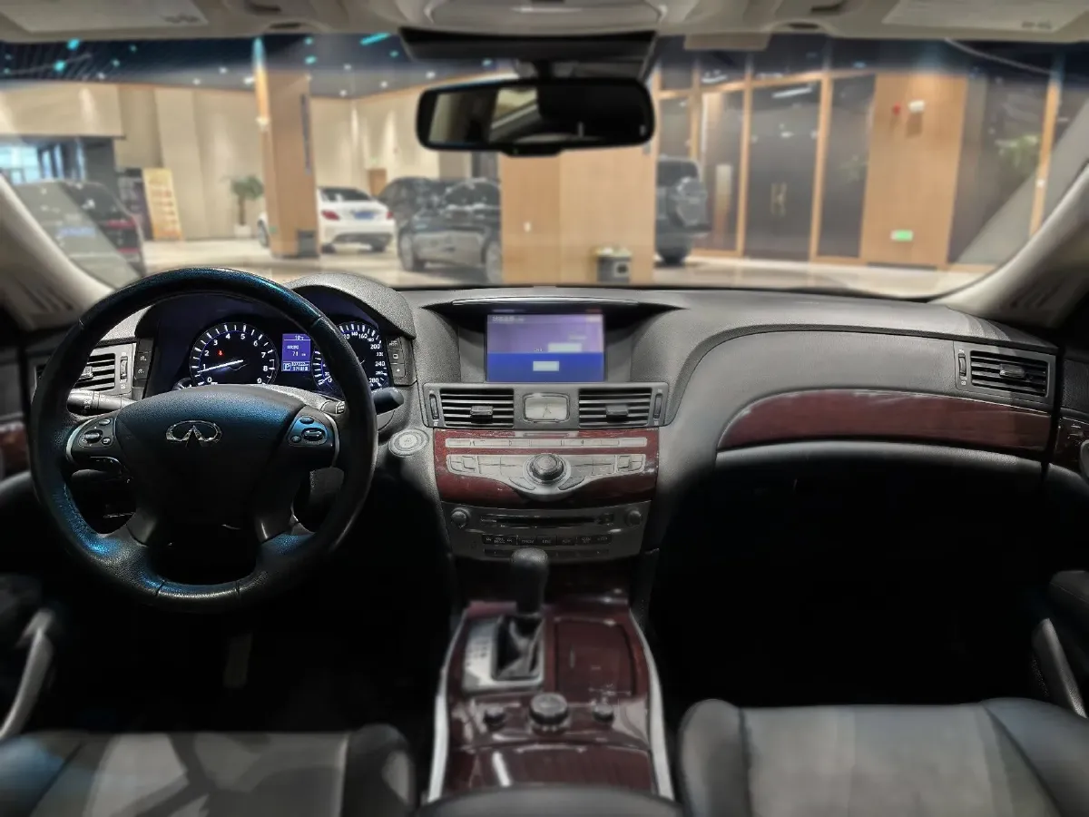 2017 Infiniti Q70 2.5L 222HP V6 7AT,autocango,china used car exporter,china ev exporter,chinese used car exporter,chinese used ev exporter