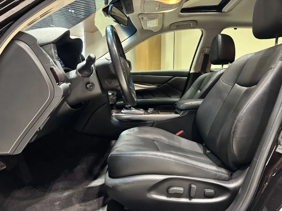 2017 Infiniti Q70 2.5L 222HP V6 7AT,autocango,china used car exporter,china ev exporter,chinese used car exporter,chinese used ev exporter