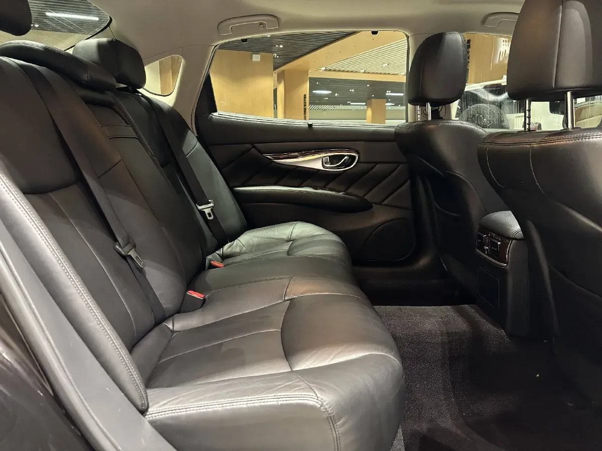 2017 Infiniti Q70 2.5L 222HP V6 7AT,autocango,china used car exporter,china ev exporter,chinese used car exporter,chinese used ev exporter