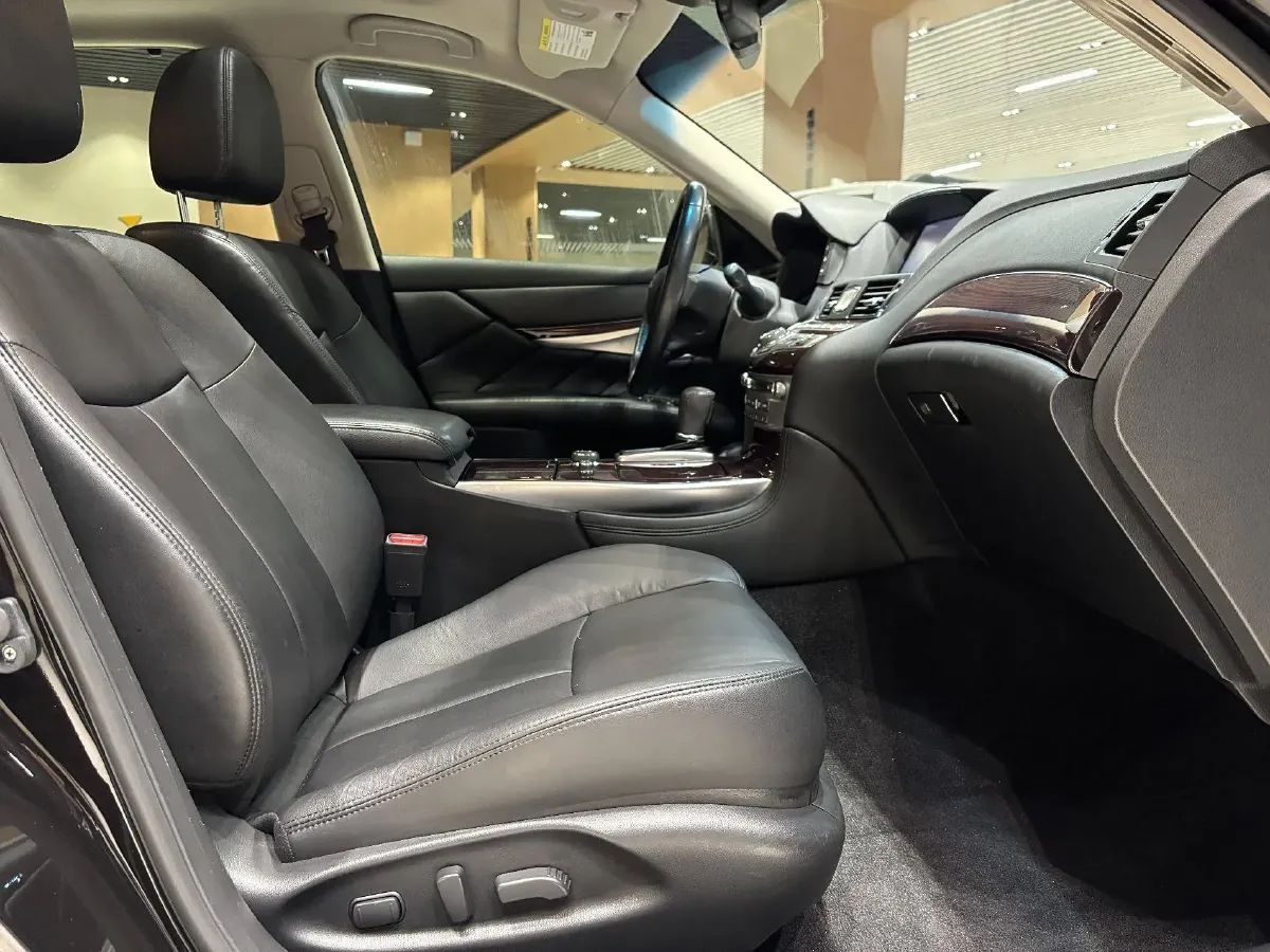 2017 Infiniti Q70 2.5L 222HP V6 7AT,autocango,china used car exporter,china ev exporter,chinese used car exporter,chinese used ev exporter