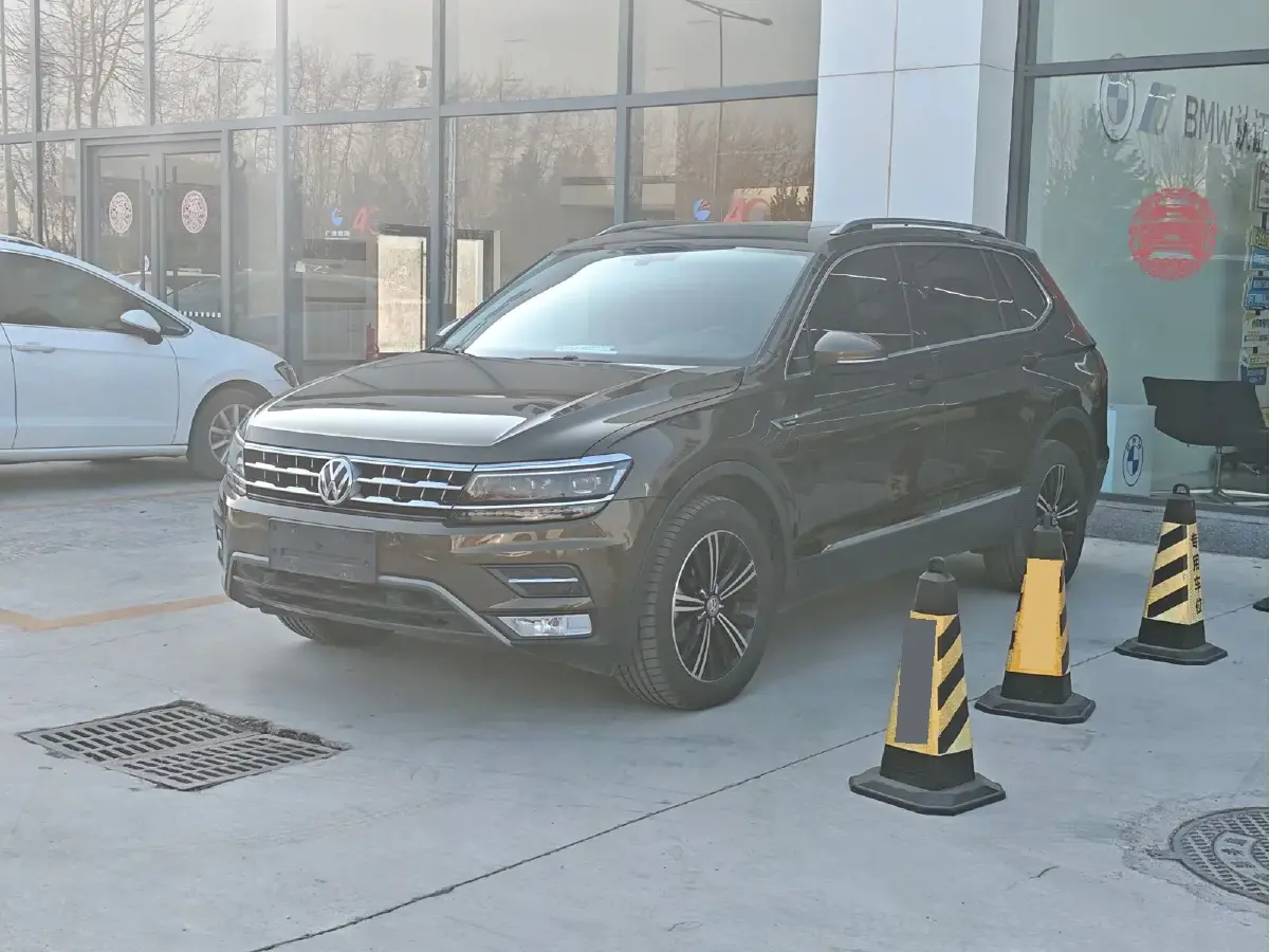 2018 Volkswagen Tiguan L 2.0T 220HP L4 7DCT