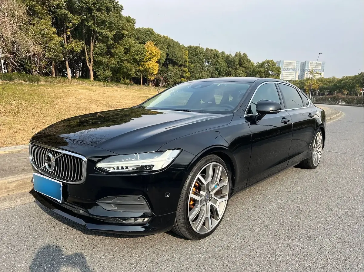 2017 Volvo S90 2.0T 190HP L4 8AT