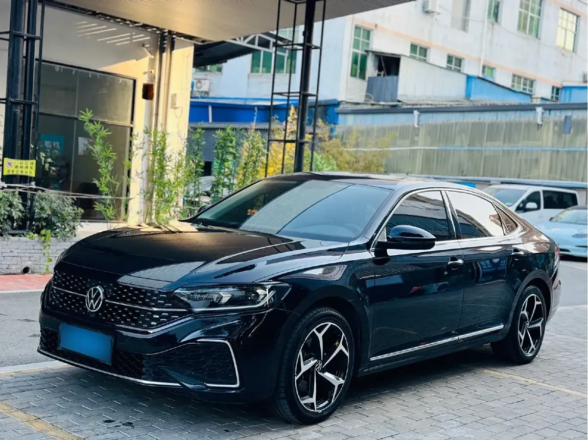 2023 Volkswagen Passat 2.0T 186HP L4 7DCT