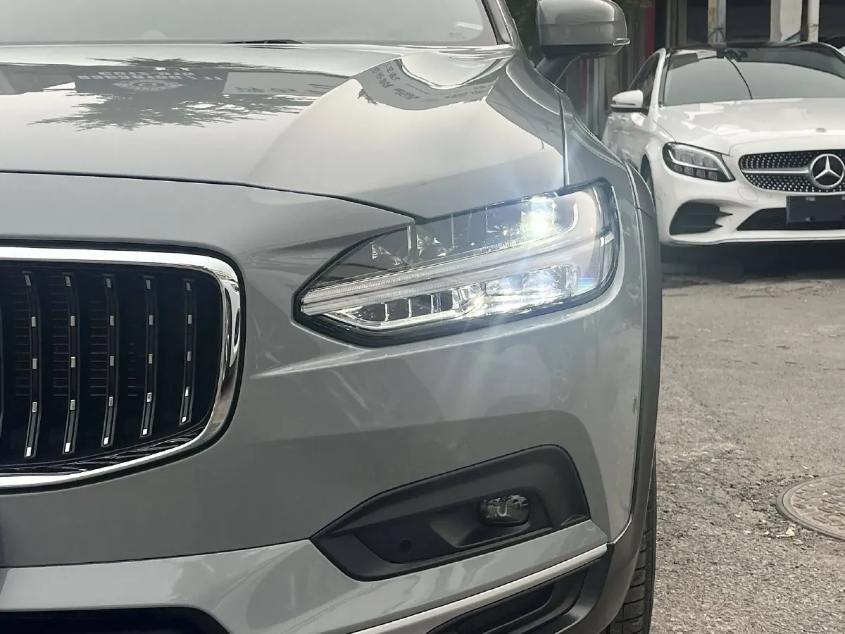 2024 Volvo V90 2.0T 250HP L4 8AT,autocango,china used car exporter,china ev exporter,chinese used car exporter,chinese used ev exporter