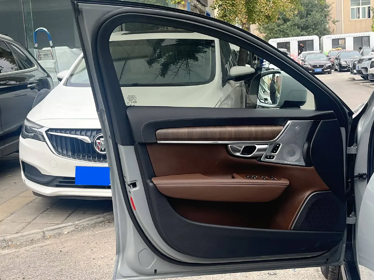 2024 Volvo V90 2.0T 250HP L4 8AT,autocango,china used car exporter,china ev exporter,chinese used car exporter,chinese used ev exporter