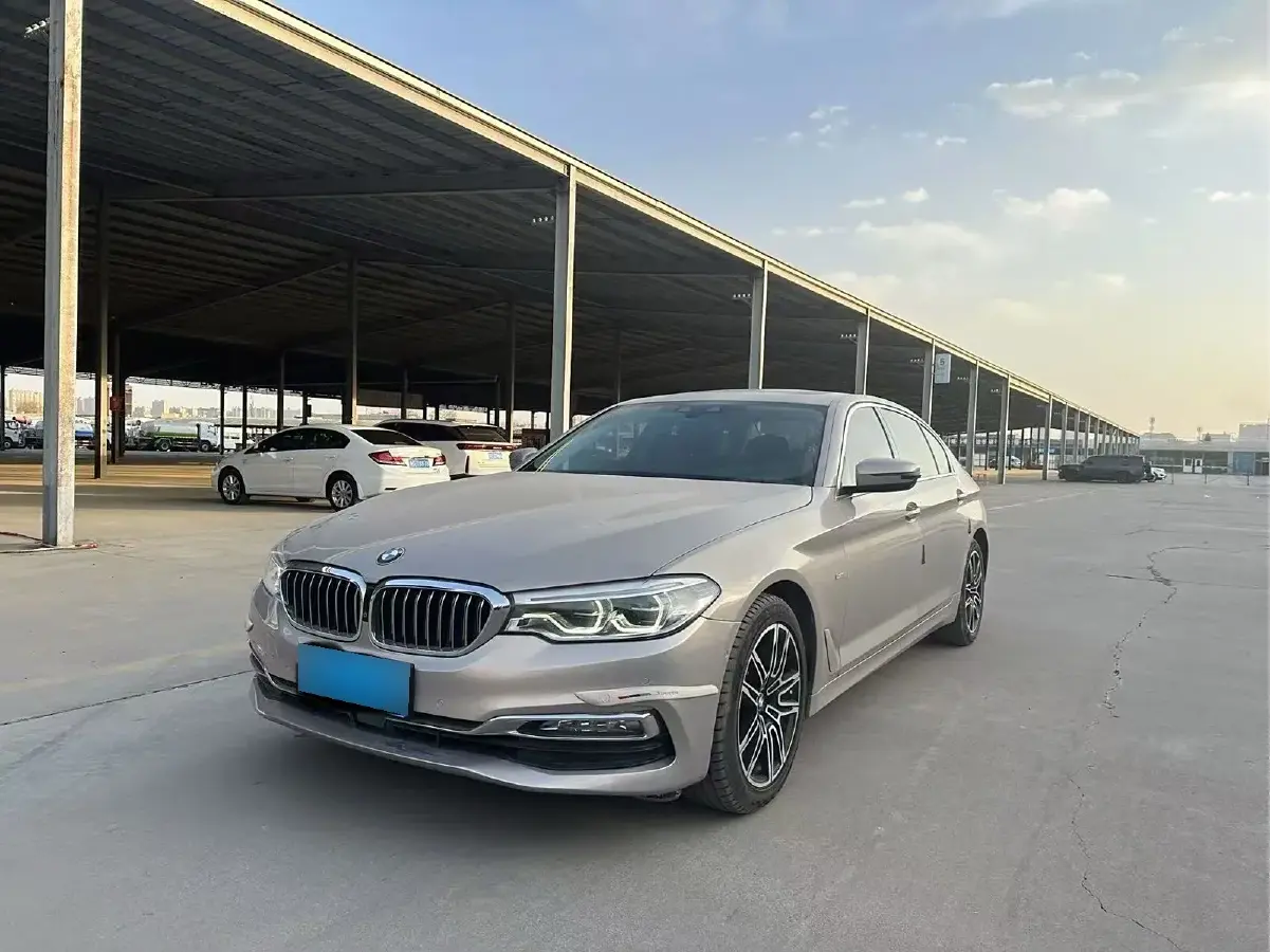 2018 BMW 5 Series 3.0T 340HP L6 8AT