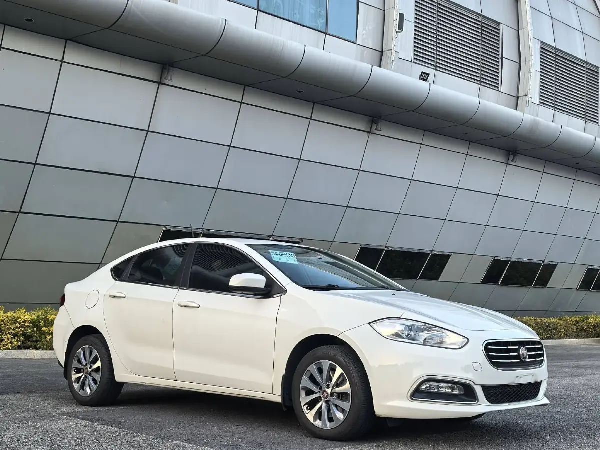 2012 Fiat Viaggio 1.4T 120HP L4 6DCT