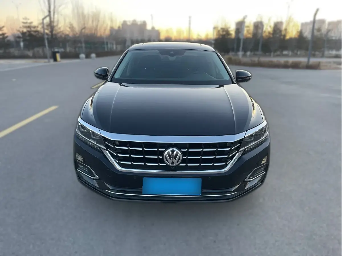 2019 Volkswagen Passat 2.0T 220HP L4 7DCT