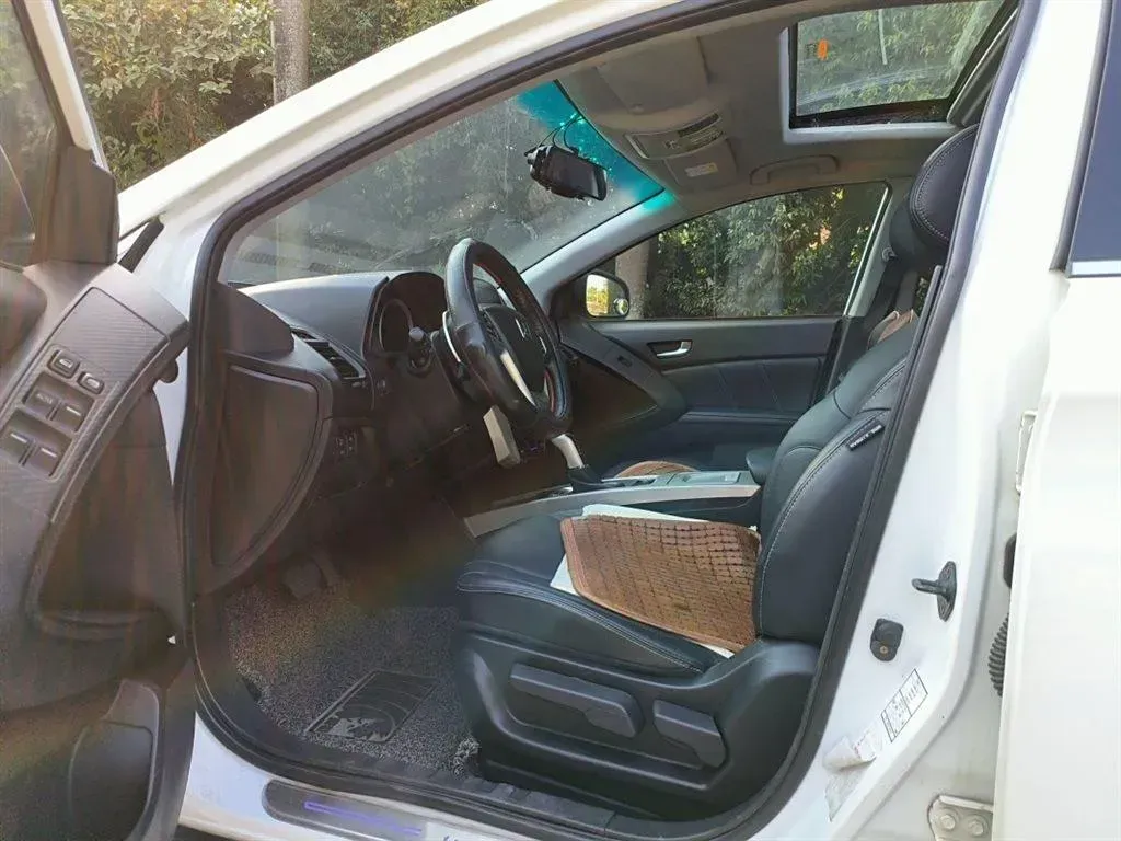 2017 Luxgen 6 SUV 1.8T 180HP L4 6AT,autocango,china used car exporter,china ev exporter,chinese used car exporter,chinese used ev exporter