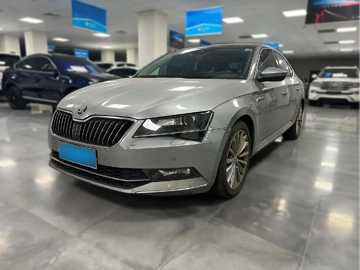 2018 Skoda Superb 2.0T 220HP L4 7DCT