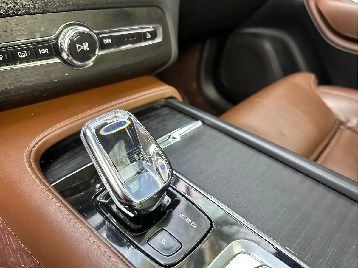 2021 Volvo XC90 PHEV 2.0T 303HP L4 8AT PHEV 11.6KWH,autocango,china used car exporter,china ev exporter,chinese used car exporter,chinese used ev exporter