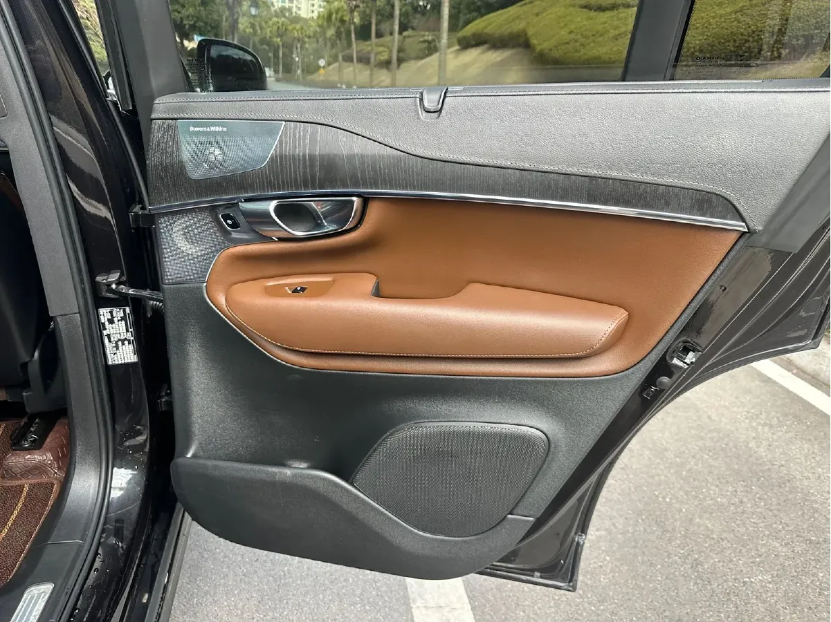 2021 Volvo XC90 PHEV 2.0T 303HP L4 8AT PHEV 11.6KWH,autocango,china used car exporter,china ev exporter,chinese used car exporter,chinese used ev exporter