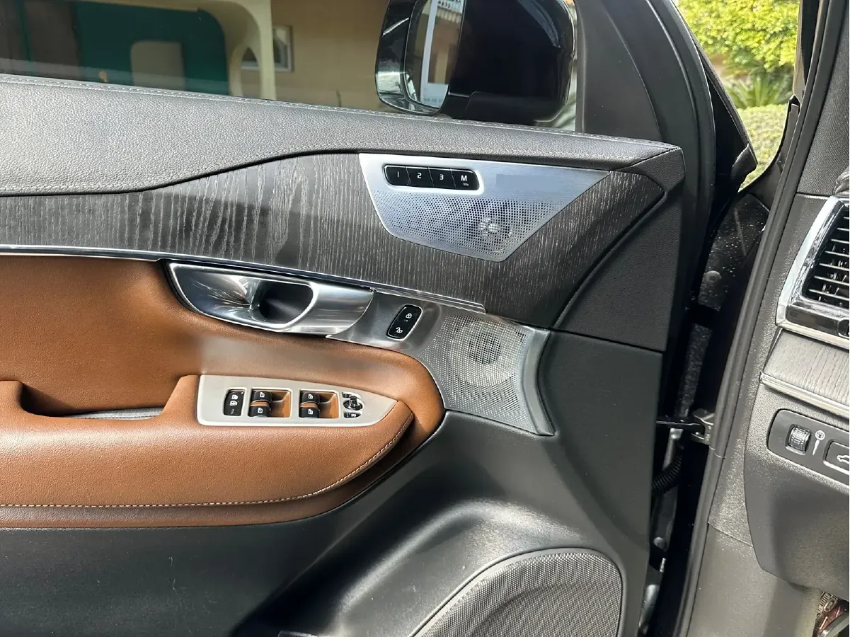 2021 Volvo XC90 PHEV 2.0T 303HP L4 8AT PHEV 11.6KWH,autocango,china used car exporter,china ev exporter,chinese used car exporter,chinese used ev exporter