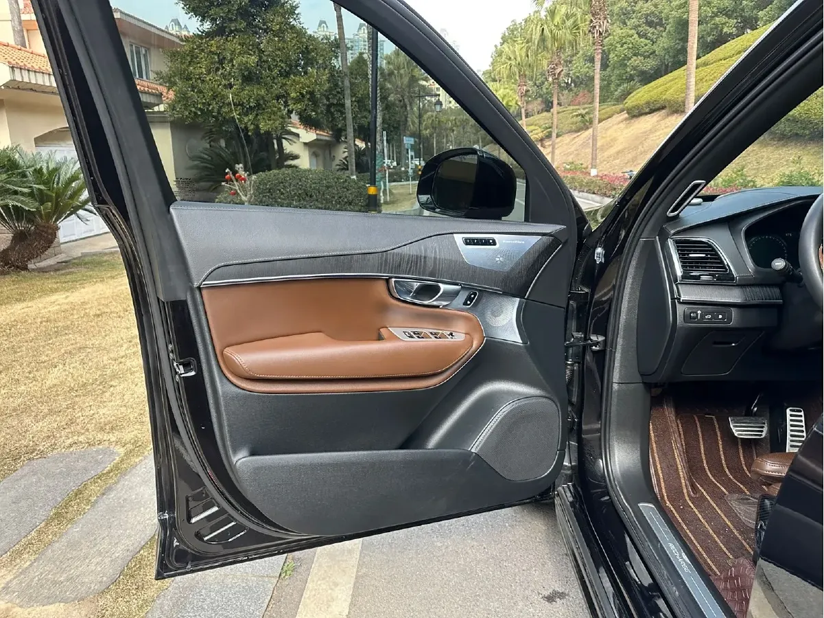 2021 Volvo XC90 PHEV 2.0T 303HP L4 8AT PHEV 11.6KWH,autocango,china used car exporter,china ev exporter,chinese used car exporter,chinese used ev exporter