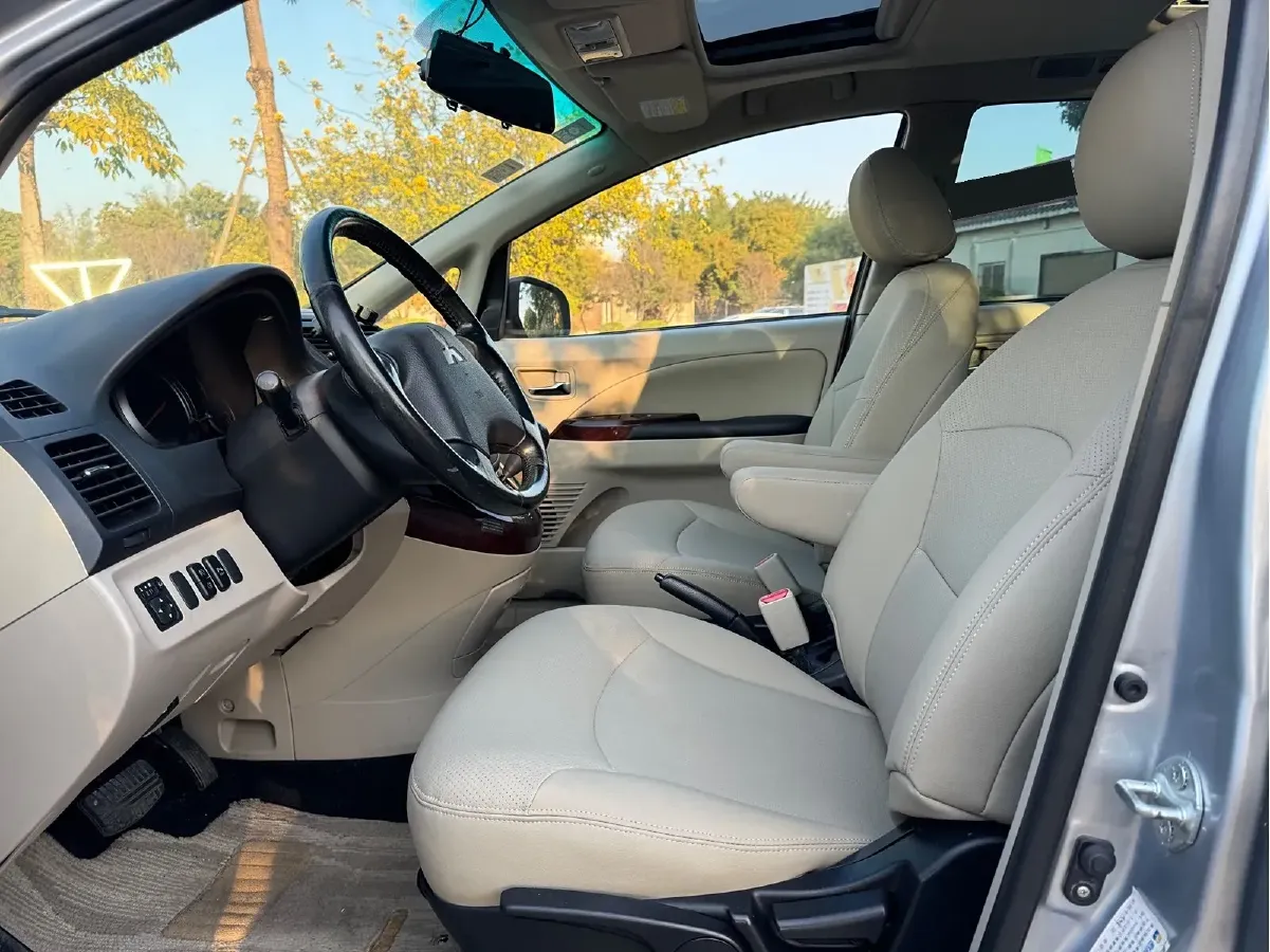 2009 Mitsubishi Grandis 2.4L 165HP L4 4AT,autocango,china used car exporter,china ev exporter,chinese used car exporter,chinese used ev exporter