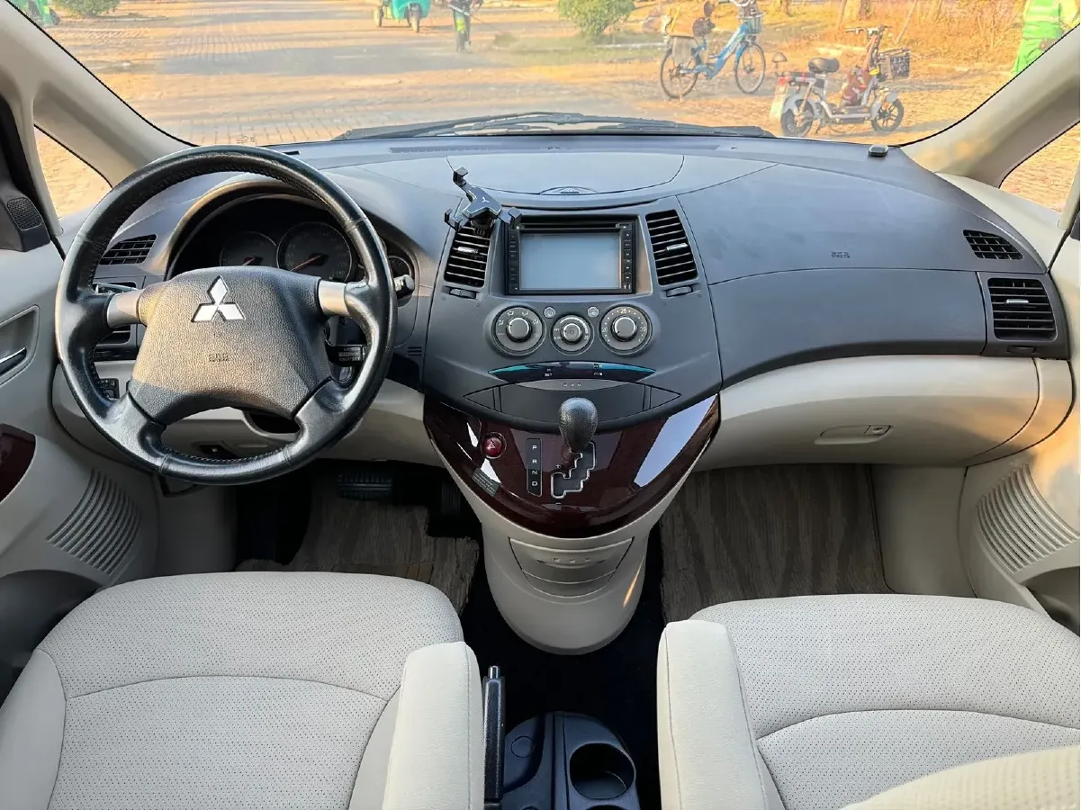 2009 Mitsubishi Grandis 2.4L 165HP L4 4AT,autocango,china used car exporter,china ev exporter,chinese used car exporter,chinese used ev exporter