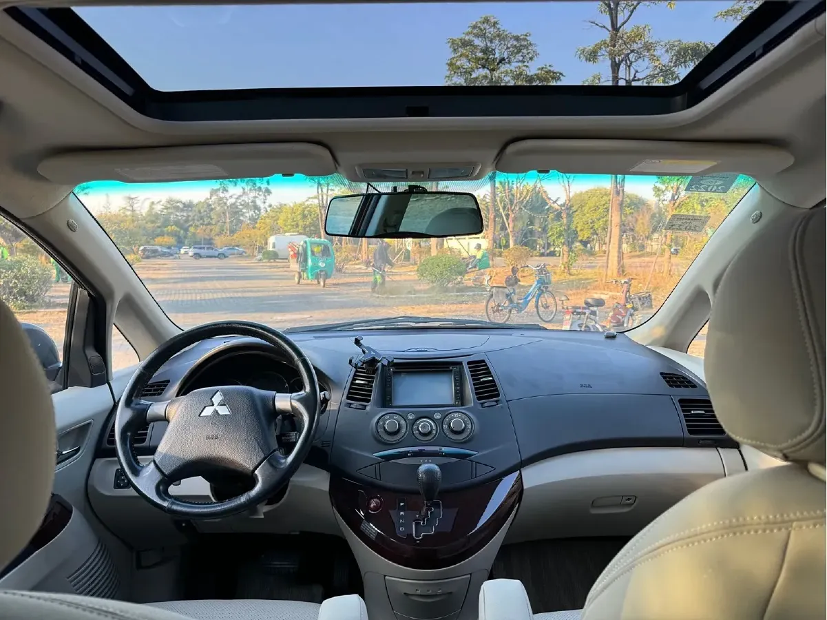 2009 Mitsubishi Grandis 2.4L 165HP L4 4AT,autocango,china used car exporter,china ev exporter,chinese used car exporter,chinese used ev exporter