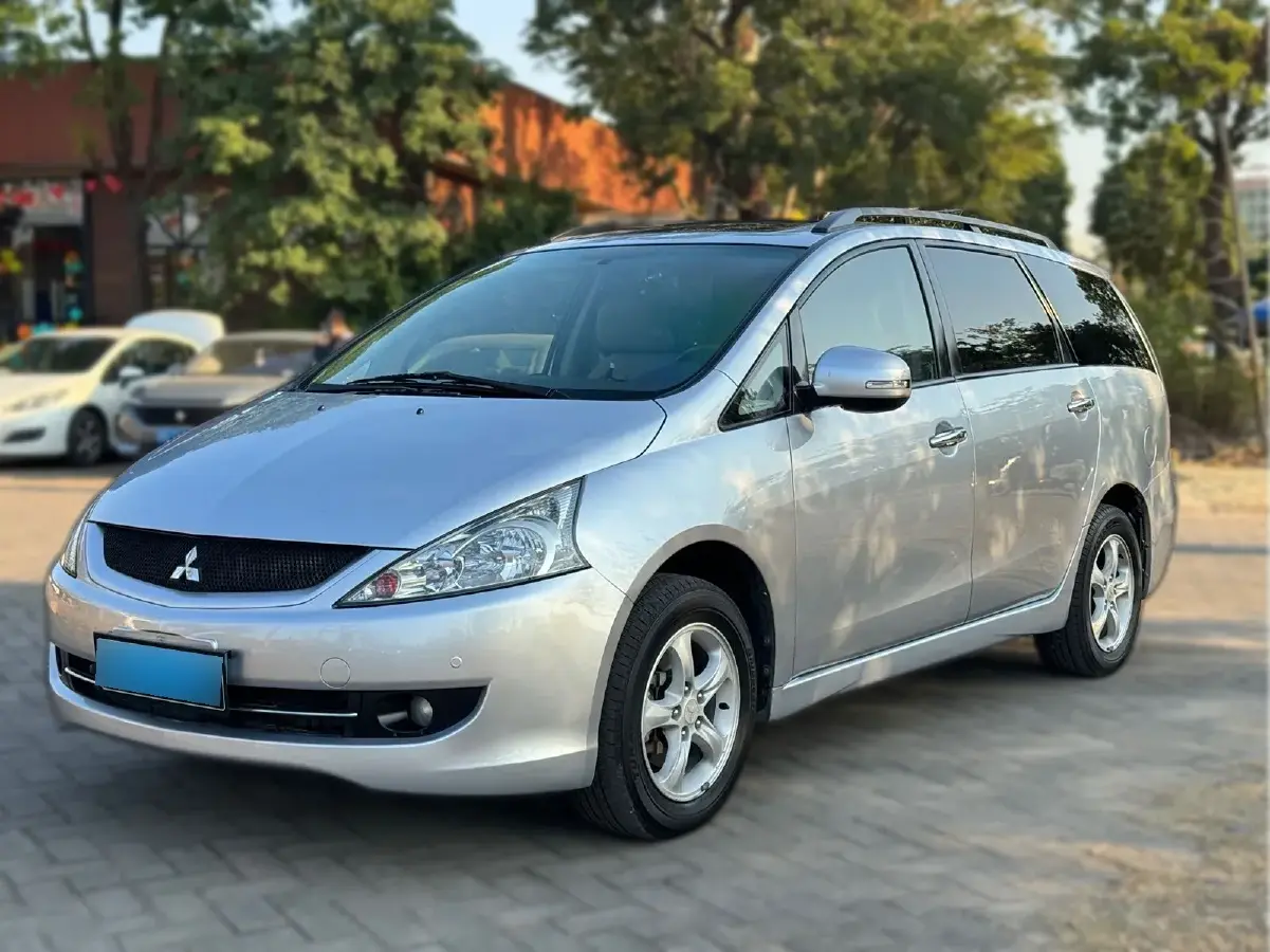 2009 Mitsubishi Grandis 2.4L 165HP L4 4AT