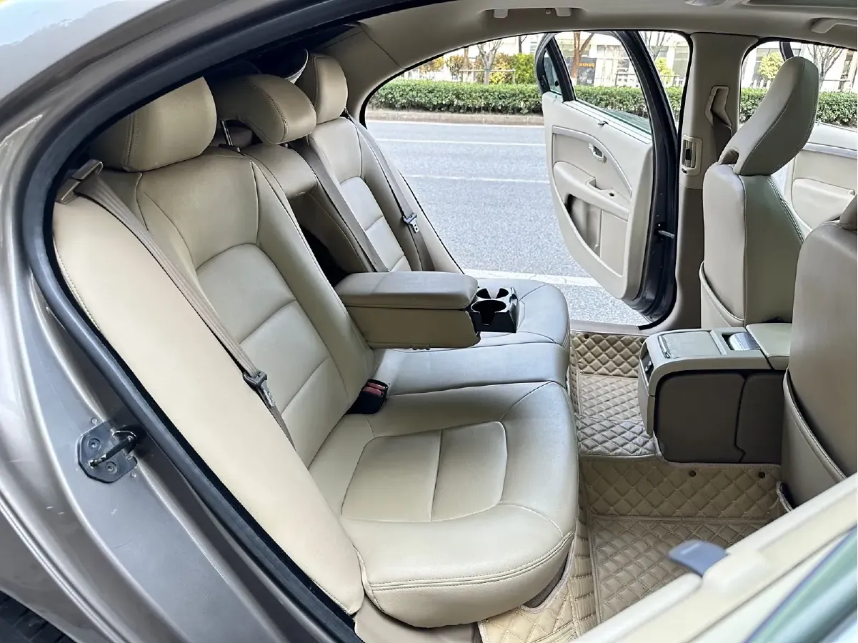 2009 Volvo S80L 2.5T 200HP L5 6AT,autocango,china used car exporter,china ev exporter,chinese used car exporter,chinese used ev exporter