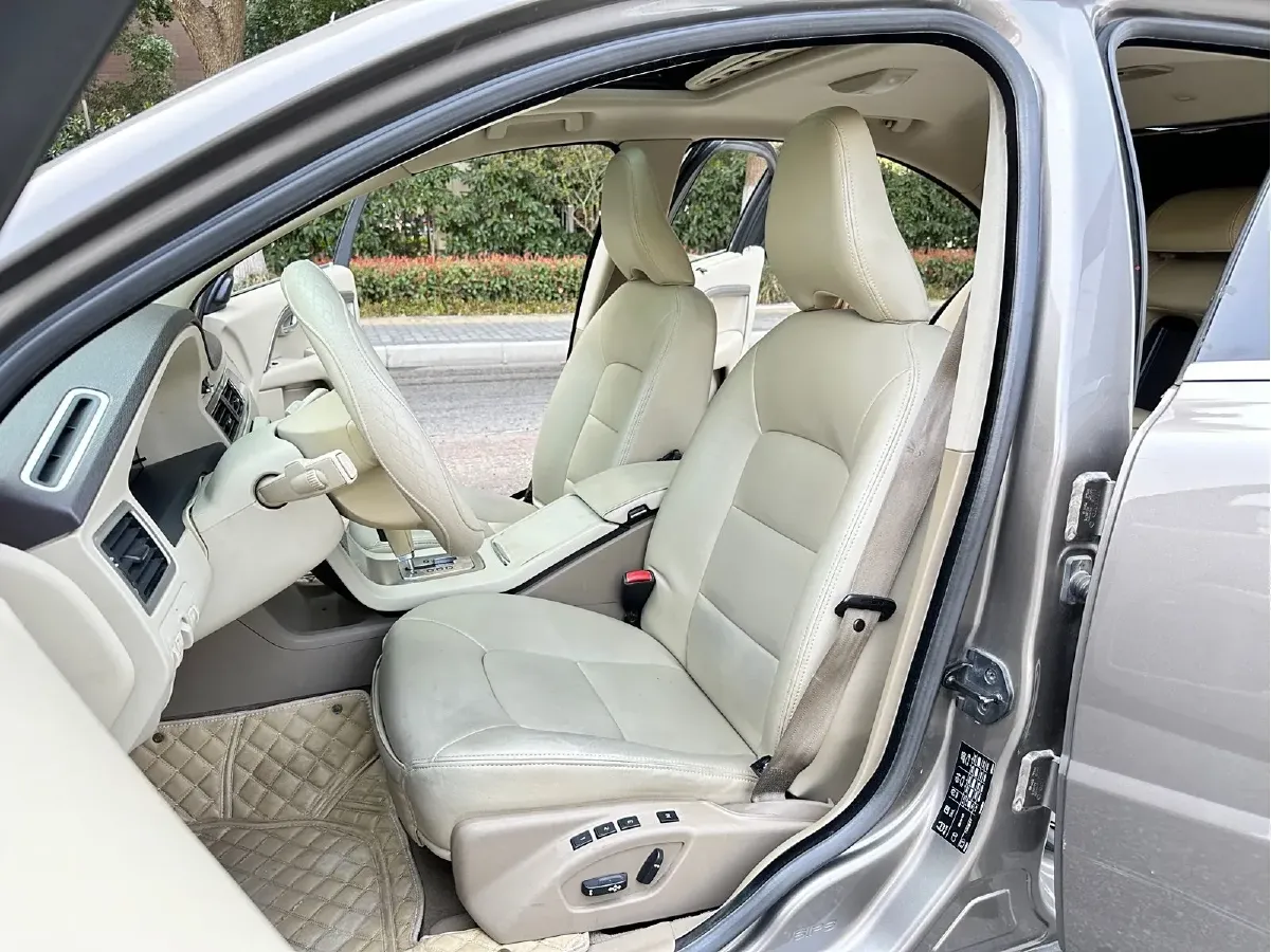 2009 Volvo S80L 2.5T 200HP L5 6AT,autocango,china used car exporter,china ev exporter,chinese used car exporter,chinese used ev exporter