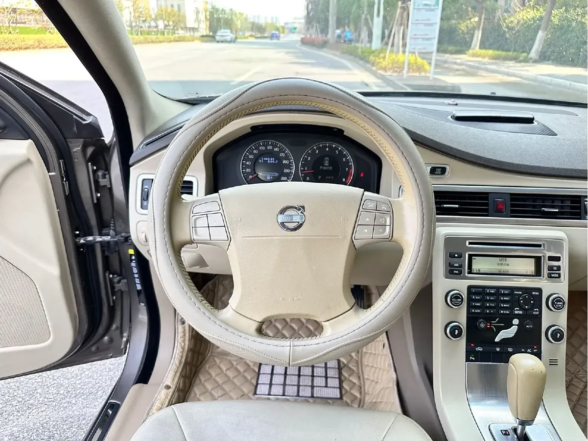 2009 Volvo S80L 2.5T 200HP L5 6AT,autocango,china used car exporter,china ev exporter,chinese used car exporter,chinese used ev exporter