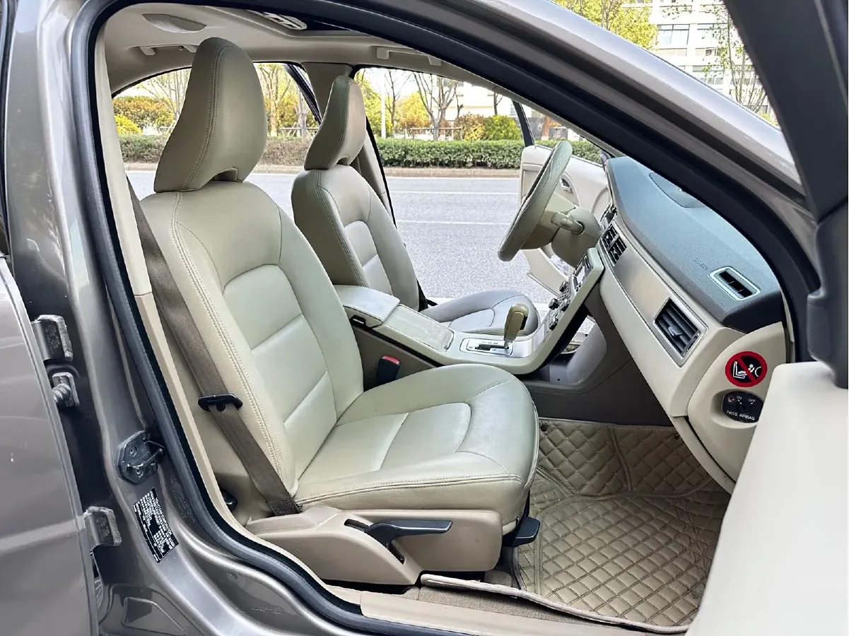 2009 Volvo S80L 2.5T 200HP L5 6AT,autocango,china used car exporter,china ev exporter,chinese used car exporter,chinese used ev exporter