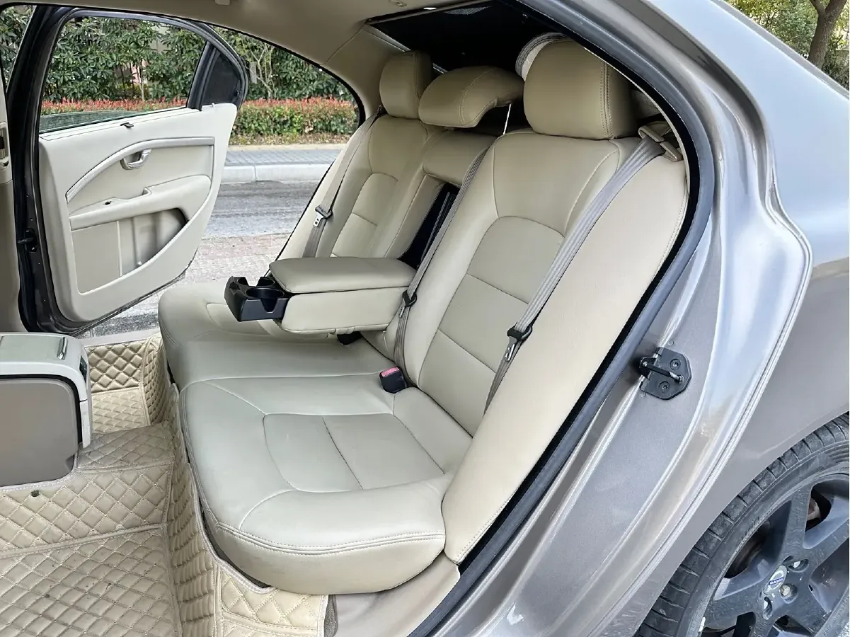 2009 Volvo S80L 2.5T 200HP L5 6AT,autocango,china used car exporter,china ev exporter,chinese used car exporter,chinese used ev exporter