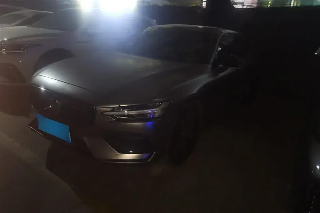 2022 Volvo S60 2.0T 197HP L4 8AT