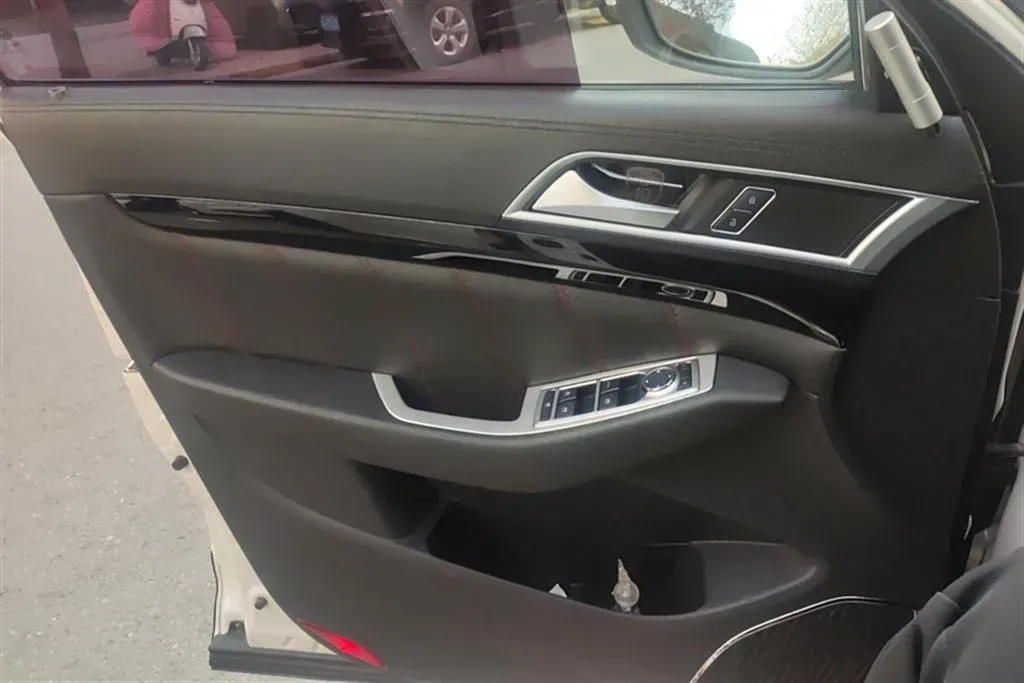 2017 Leopaard CS10 1.5T 150HP L4 5MT,autocango,china used car exporter,china ev exporter,chinese used car exporter,chinese used ev exporter