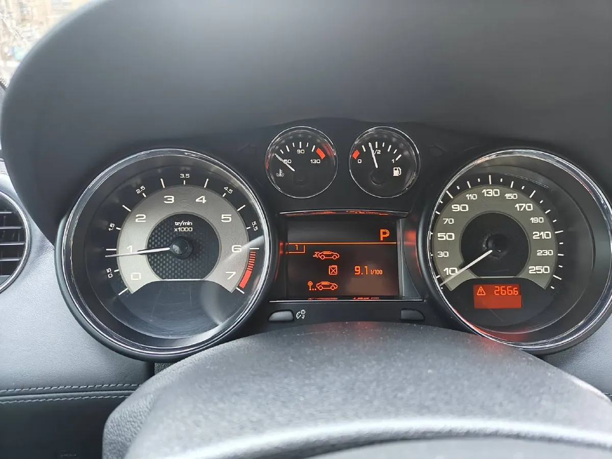 2011 Peugeot RCZ 1.6T 156HP L4 6AT,autocango,china used car exporter,china ev exporter,chinese used car exporter,chinese used ev exporter