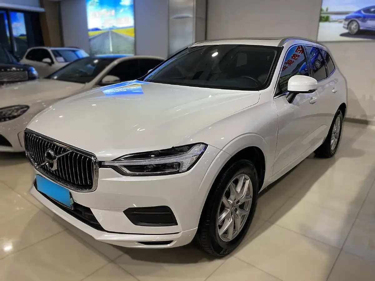 2018 Volvo XC60 2.0T 254HP L4 8AT