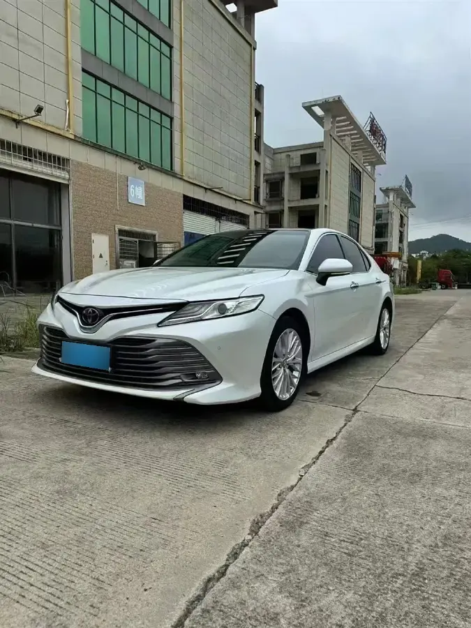 2019 Toyota Camry 2.5L 209HP L4 8AT