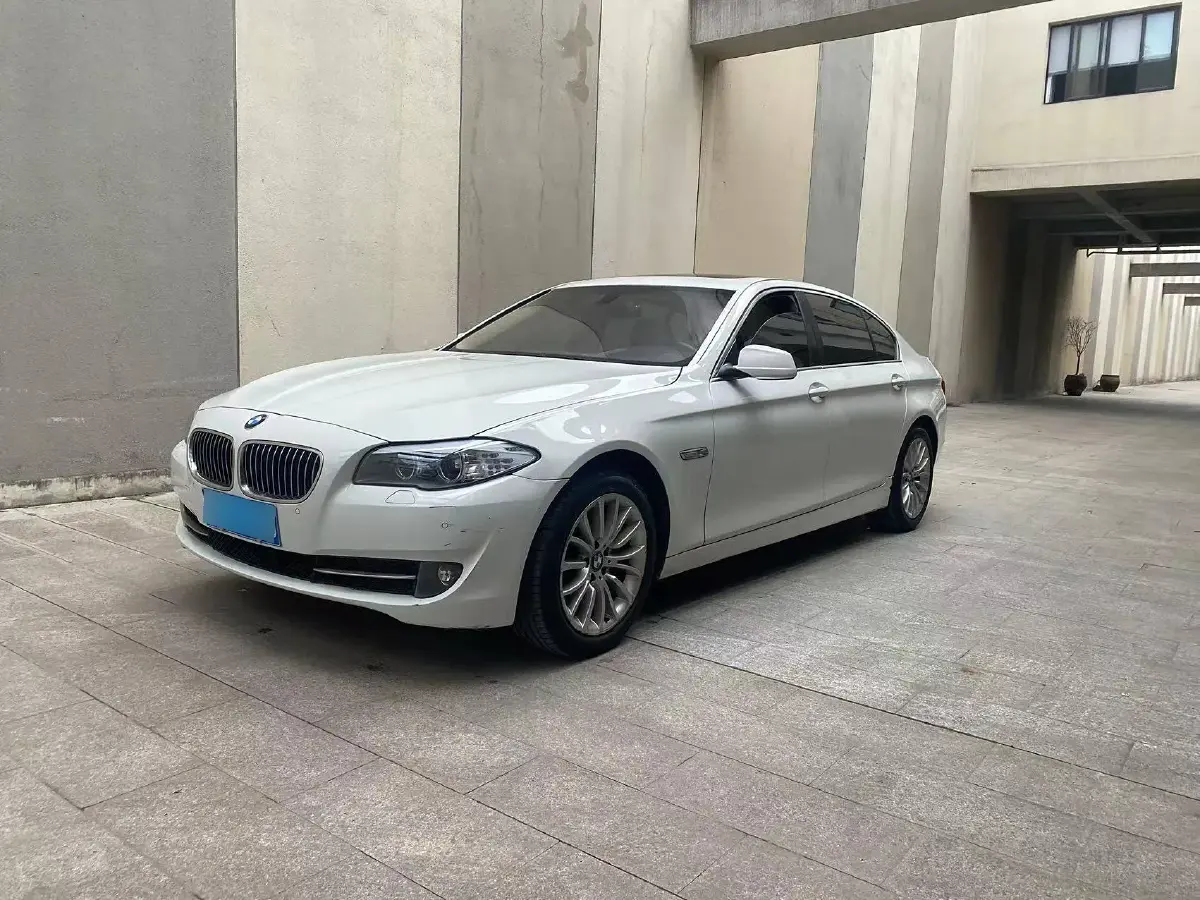 2013 BMW 5 Series 2.0T 218HP L4 8AT