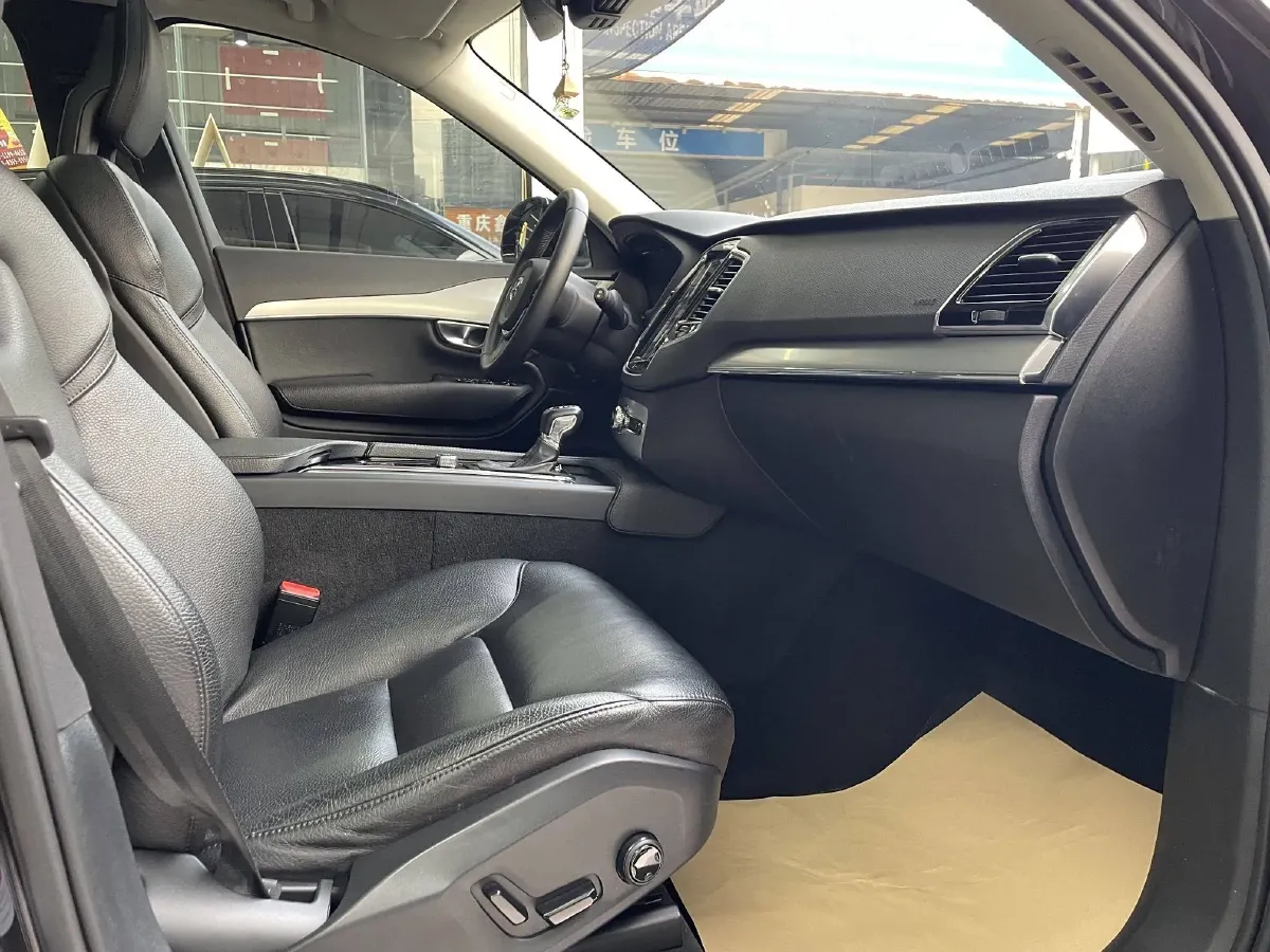 2018 Volvo XC90 2.0T 320HP L4 8AT,autocango,china used car exporter,china ev exporter,chinese used car exporter,chinese used ev exporter